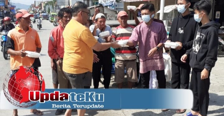Pandemi Covid Tak Surutkan Komunitas Sandal Jepit Berbagi Rezeki