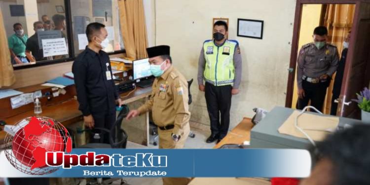 Sidak di Kantor Samsat, Gubernur Al Haris Tekankan Jangan Ada Pungutan Liar