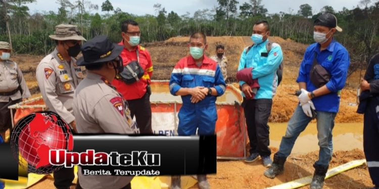 Sumur Minyak di Desa Bungku Terbakar, Wakapolda Tinjau Lokasi