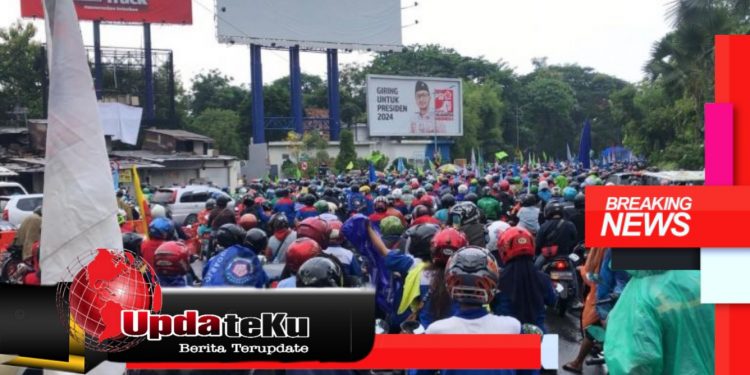 Demo Buruh Jatim Akibat UMP Cuma Naik 22 Ribu Diwarnai Cek cok