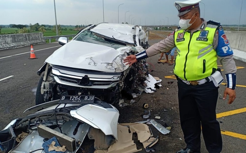 Mobil Vanessa angel setelah mengalami kecelakaan