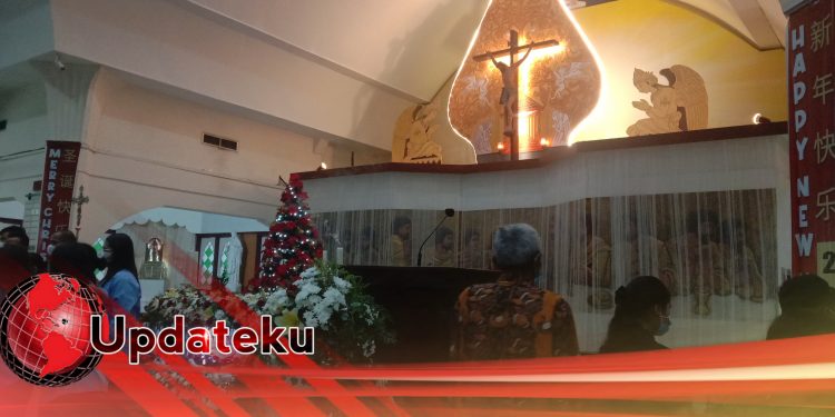 Gereja Santa Theresia Jambi Misa Malam Natal Tetap Mematuhi Protokol Kesehatan
