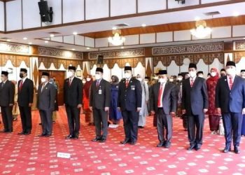 Lantik 13 Pejabat Eselon II Pemprov Jambi, Al Haris Tegaskan Integritas dan Kualitas Kerja