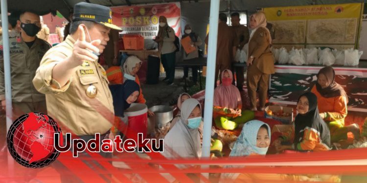 Tinjau Dapur Umum, Gubernur Jambi Berikan Bantuan Kepada Warga