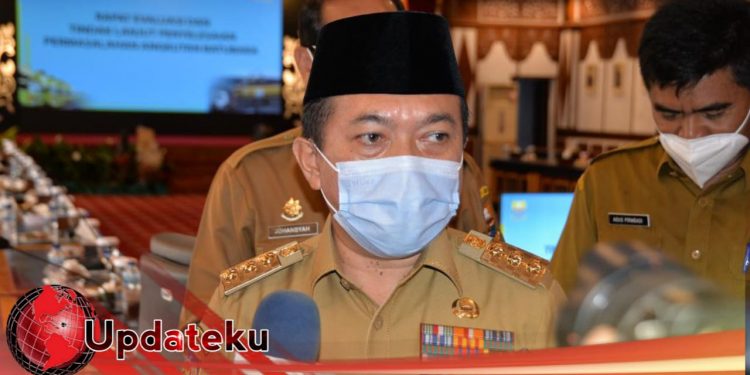 Gubernur Al Haris usai memimpin rapat koordinasi penyelesaian masalah batubara