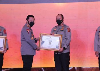 Kapolda Jambi Irjen Pol. A. Rachmad Wibowo Terima Penghargaan Dari Kapolri