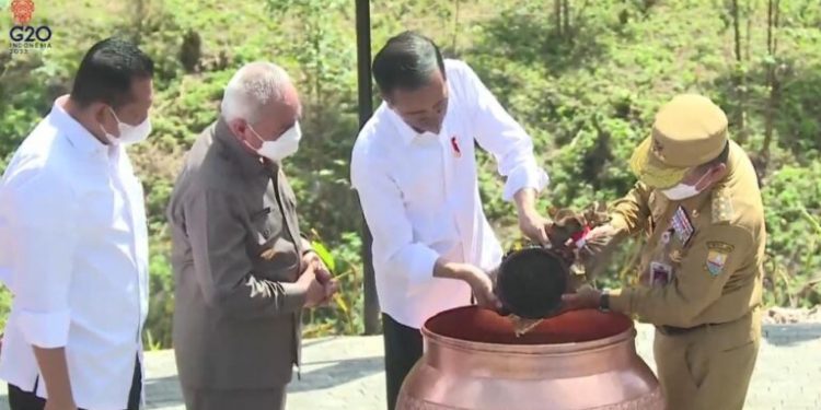 Gubernur Jambi Al Haris Bawa Tanah Pilih dan Air Kolam Telago Rajo, Prosesi Penyatuan Tanah dan Air di IKN