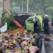 Truk Muatan 8 Ton Minyak Goreng Terguling di Jalan Lintas Lampung-Bengkulu