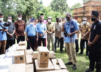 Menparekraf Sandiaga Uno Nikmati Sajian Kuliner di Pojok Kopi Dusun, Muaro Jambi