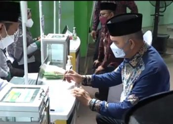 Walikota Jambi Syarif Fasha Beserta Kepala OPD Camat dan Lurah Membayar Zakat