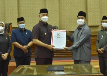 Walikota Jambi Menyerahkan LKPJ Tahun 2021 Kepada DPRD Kota Jambi