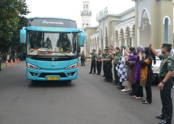 Ringankan Biaya Keluarga Prajurit, Pangdam III/SLW Berangkatkan Mudik Gratis