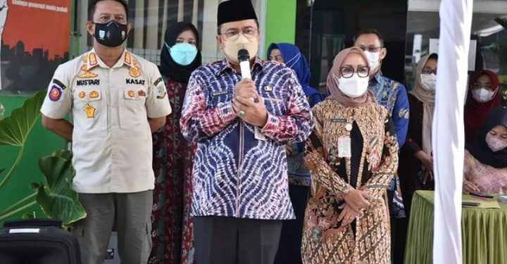 Maulana Meninjau Pelasanaan Vaksinasi Bagi Calon Jemaah Haji Kota Jambi