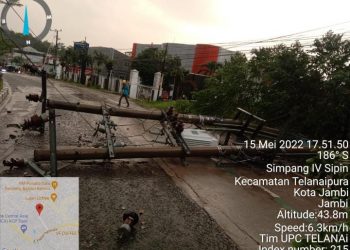 Gardu Listrik Tumbang Akibat Angin Kencang