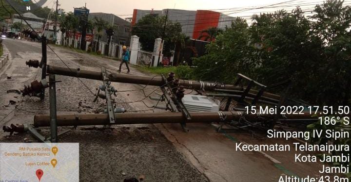Gardu Listrik Tumbang Akibat Angin Kencang