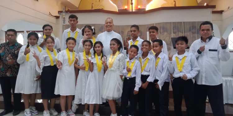 Misa Ekaristi Bersama 97 Peserta Komuni Pertama di Gereja Santa Theresia Jambi