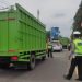 Terpantau Puluhan Truk Batu Bara Parkir Depan Kantor Bupati Batanghari