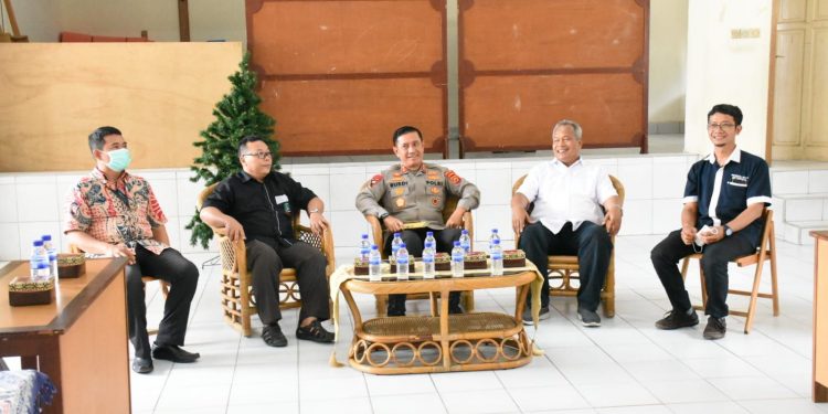 Silaturahmi Keagamaan Kapolda Jambi Ke Gereja Santa Theresia