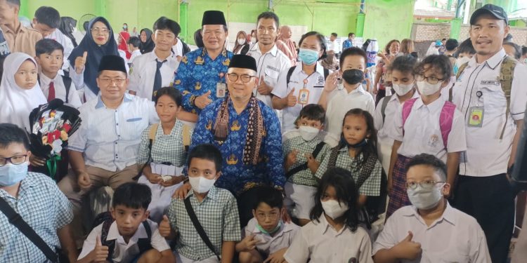 Siswa dan Guru Berprestasi Terima Penghargaan dari Walikota Jambi