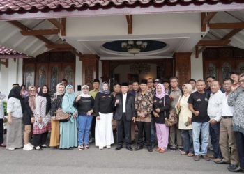 Al Haris Lepas Kontingen PWI Jambi Ke HPN 2023 di Medan