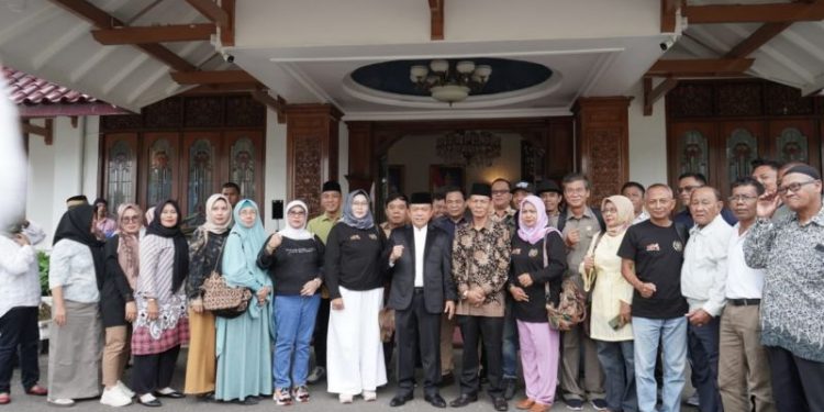 Al Haris Lepas Kontingen PWI Jambi Ke HPN 2023 di Medan