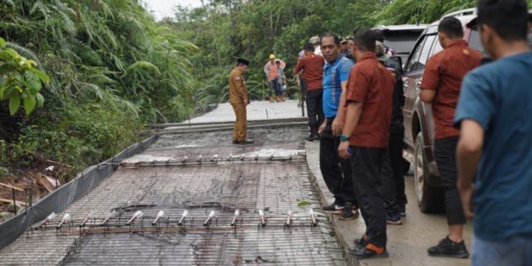 Gubernur Jambi, Al Haris Harapkan Pembangunan Jalan Batang Asai Dibuka Menuju Daerah yang Terisolir