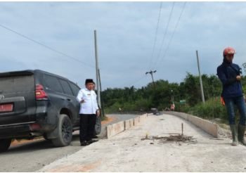 Gubernur Jambi Al Haris Pantau Pembangunan Ruas Jalan Sungai Saren-Senyerang