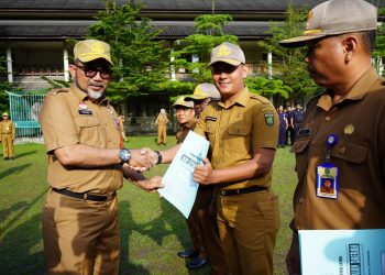 Sekda Provinsi Jambi H.Sudirman Serahkan SK Kenaikan Pangkat PNS Secara Simbolis