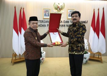 Gubernur Jambi Al Haris Terima Dokumen Subtansi RTRW Provinsi Jambi 2023-2043 dari Menteri ATR