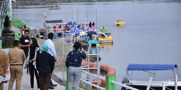 Lokasi Proyek Ketahanan Iklim, Tim TFURP Singapura Tinjau Danau Sipin