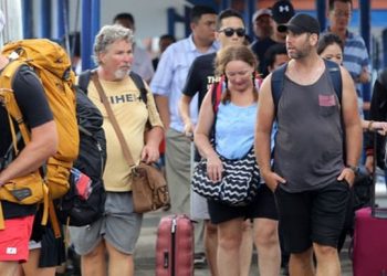 Berpose Tidak Senonoh di Kawasan Suci Bali, Wisatawan Asing Asal Rusia di Deportasi