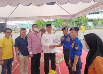 Walikota Jambi Syarif Fasha Serahkan Bantuan kepada 6.000 Tenaga Non ASN