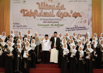 Muliakan Para Penghafal Al-Qur’an, Al Haris Hadiahkan Umroh Gratis Kepada Orang Tua Hafidz