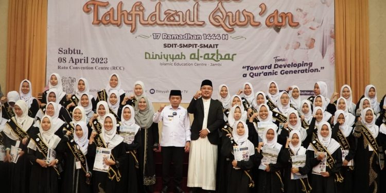 Muliakan Para Penghafal Al-Qur’an, Al Haris Hadiahkan Umroh Gratis Kepada Orang Tua Hafidz