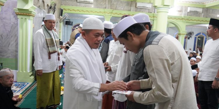 Bentuk Apresiasi Gubernur Jambi Al Haris Berikan Santunan kepada 449 Guru Ngaji