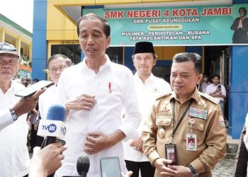 Presiden Jokowi Pesan Kemeja Karya Siswa SMKN 4