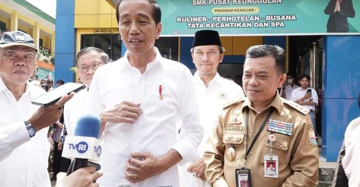 Presiden Jokowi Pesan Kemeja Karya Siswa SMKN 4