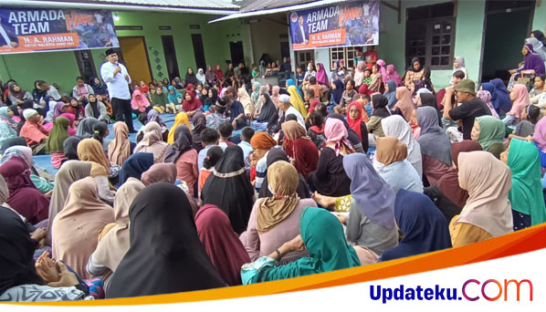 Walau Hujan Turun, Ratusan Emak-Emak Serbu Kedatangan “HAR”Minta Selfie