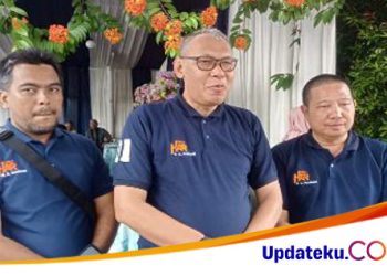 Sambut Kepulangan HAR dari Tanah Suci, Ratusan Massa Mulai Padati Bandara dan Rumah