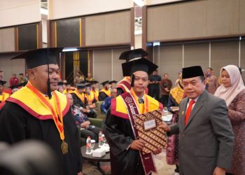 Gubernur Al Haris Minta Lulusan STITEKNAS Kuasai Teknologi