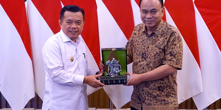 Perluas Jaringan Internet Sampai ke Desa, Gubernur Al Haris Lakukan Pertemuan dengan Menkominfo RI