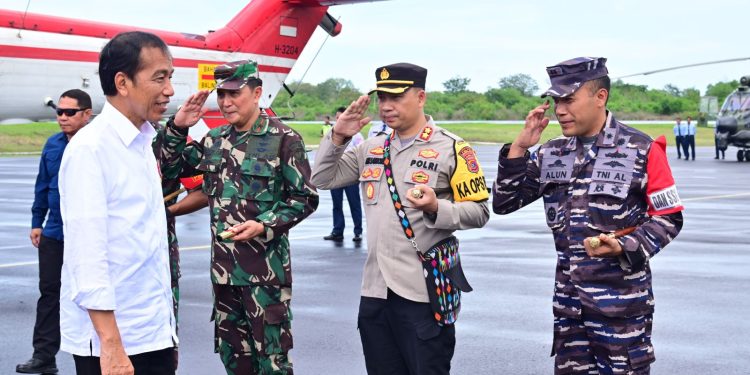 Presiden Joko Widodo Mendarat di Bandar Udara Komodo