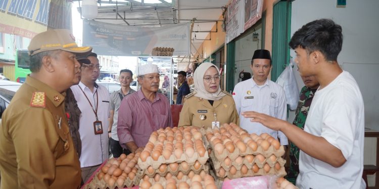 Pastikan Ketersediaan dan Harga, Penjabat Wali Kota Jambi Blusukan Pasar dan Pergudangan