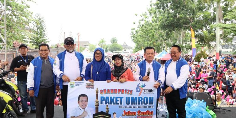 Ribuan Masyarakat Antusias Ikut Kegiatan Jalan Santai Bareng Gubernur Jambi