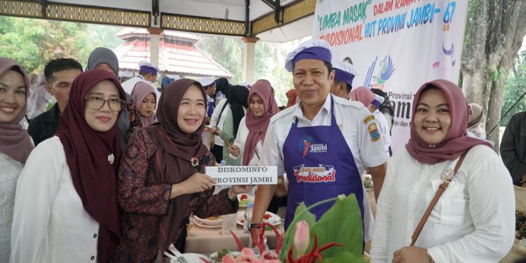 Hj. Hesnidar Haris Buka Lomba Masak Pindang Ikan Patin