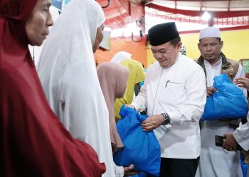 Hadiri Isra’ Mi’raj Di Masjid Cheng Hoo, Gubernur Al Haris Beri Bantuan Kepada Anak Yatim dan Kaum Dhuafa