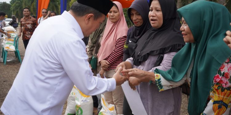 Provinsi Jambi Salurkan Bantuan Pangan dari Pemerintah Pusat, Gubernur Al Haris : Ini Membantu Masyarakat