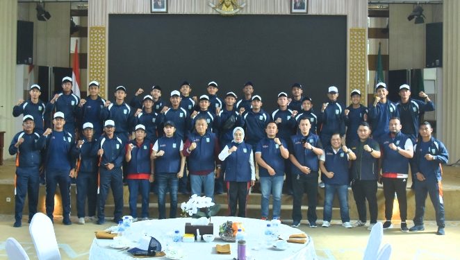 Pj. Walikota Jambi Lepas Tim Sepakbola Kota Jambi Ikut Gubernur Cup 2024 di Kabupaten Batanghari