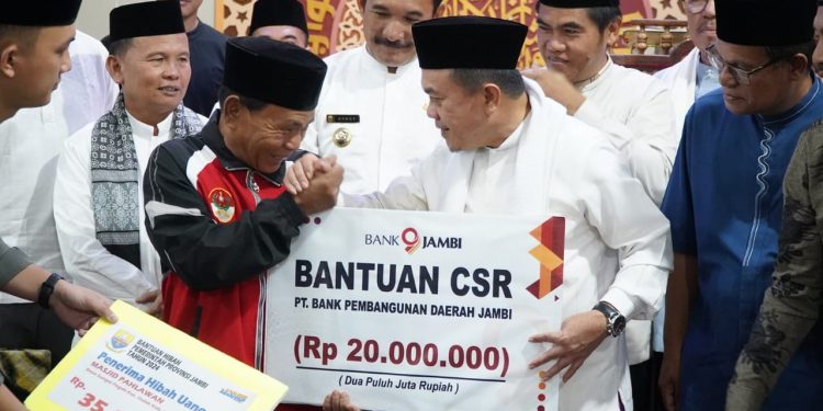 Safari Ramadhan Pertama di Kerinci, Gubernur Al Haris Serahkan Bantuan CSR