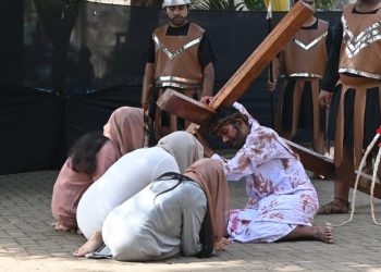 Ratusan Umat Katolik Ikuti Tablo Kisah Sengsara Yesus 2024 di Gereja SMRR Jambi